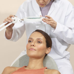 AVÈNE VITAMIN ACTIV Cg korektivni serum za sijaj kože 30 ml - slika 17